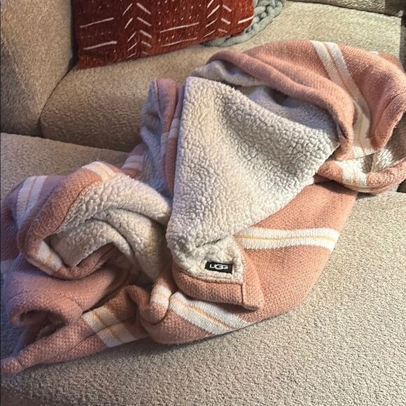 UGG Pink and Cream Sherpa Blanket - Picture 1 of 8